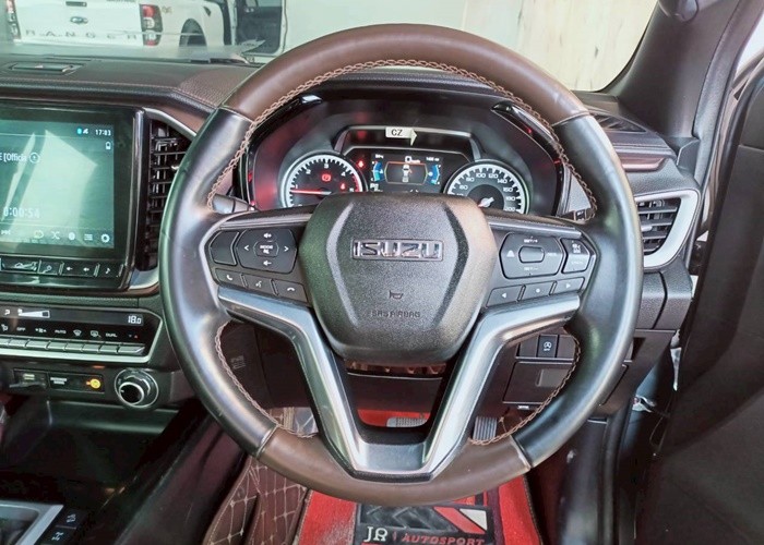 Used 1
                    ISUZU
                     for Sale Image